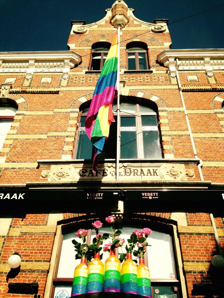foto van de voorgevel van het cafe